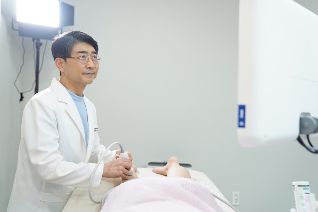 정맥순환제 보존적 치료로는 하지정맥류 근본 문제를 해결할 수 없습니다. 